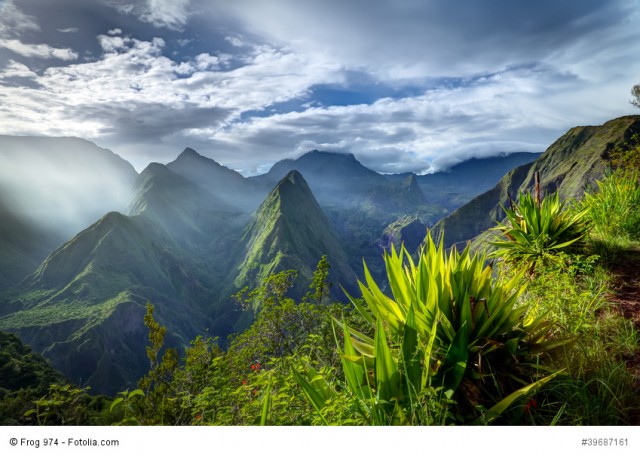 Lever de soleil sur le cirque de Mafate - Réunion