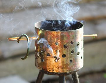 Kaffeepulver verbrennen hilft gegen Mücken